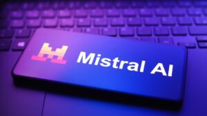 Mistral запускает Forge: платформу для создания ИИ-моделей с нуля на основе корпоративных данных