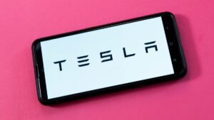 Tesla запустила производство Cybercab, но Илон Маск предупредил о медленном старте