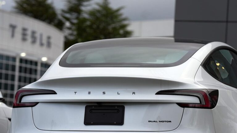 Илон Маск пообещал модернизировать Tesla 2019-2023 годов для полноценной автономной езды
