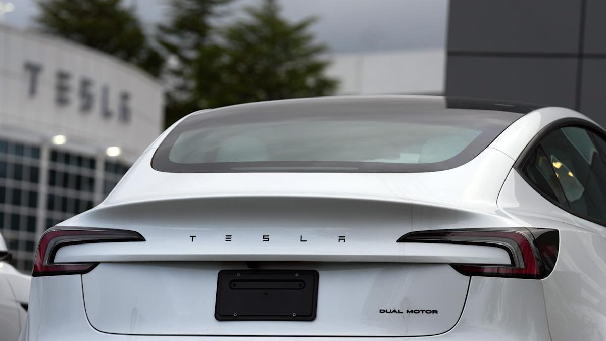 Илон Маск пообещал модернизировать Tesla 2019-2023 годов для полноценной автономной езды