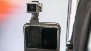 Смартфонный гигант стал рекордсменом в робототехнике: человекоподобный робот победил в полумарафоне