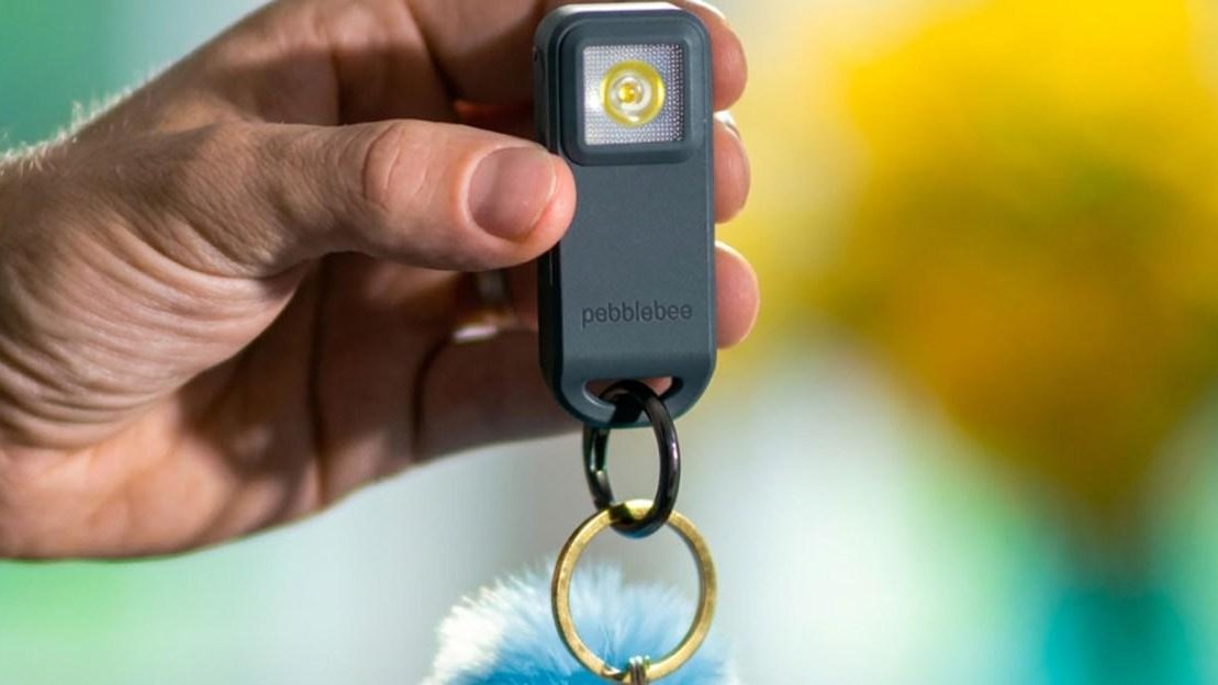 Pebblebee Halo: новый трекер с сиреной и фонариком для личной безопасности