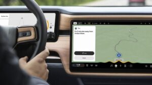 Rivian Assistant: новый бортовой ИИ-помощник в обновлении софта для электромобилей