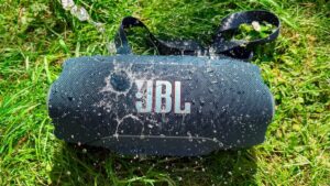 JBL Xtreme 5: тест портативной колонки с высшей степенью защиты IP68