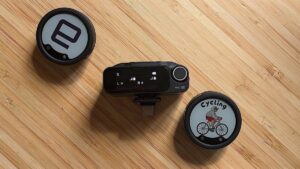 Insta360 Mic Pro: беспроводная гарнитура с тремя микрофонами и дисплеем e-ink
