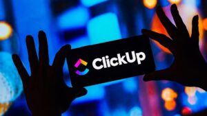 Массовые увольнения в ClickUp: как ИИ меняет будущее работы