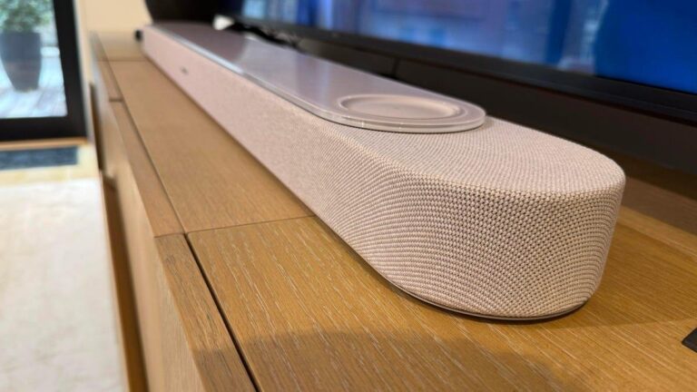 Bose отказалась от собственного приложения: новые саундбар и колонка управляются через Spotify и AirPlay