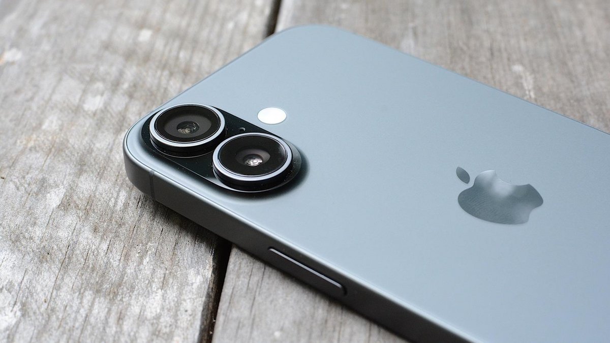Apple ищет альтернативы TSMC: переговоры с Intel и Samsung о производстве процессоров