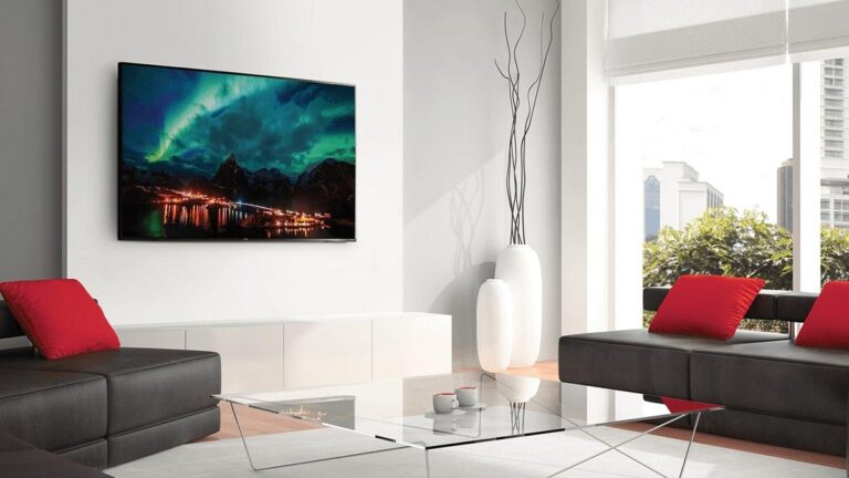 Пользователи TCL Roku TV массово жалуются на «кирпичные» телевизоры после обновлений