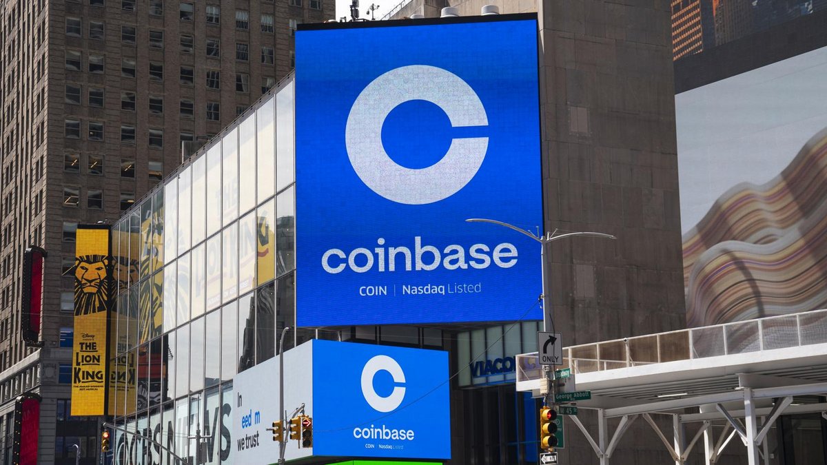 Coinbase увольняет почти 700 сотрудников, перестраиваясь под «AI-native»