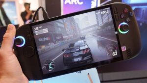 Протестировал Acer Predator Atlas 8 на Forza Horizon 6, которую другие запрещали запускать. Результаты поражают