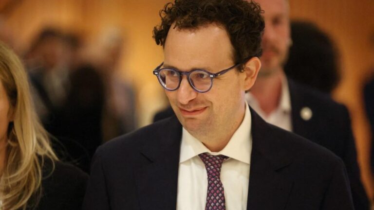 Anthropic подала документы на IPO: оценка компании приближается к $1 трлн