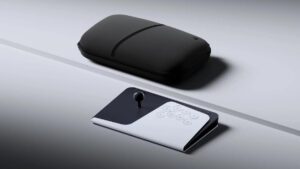 Sony анонсировала беспроводный аркадный джойстик и игровой монитор для августа